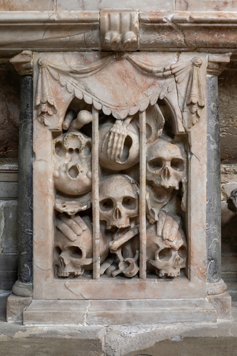 Monument to wives of Sir Gervais Clifton – St Marys Church – c1631