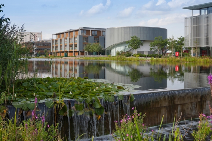Lakeside-at-Jubilee-Campus-University-of-Nottingham