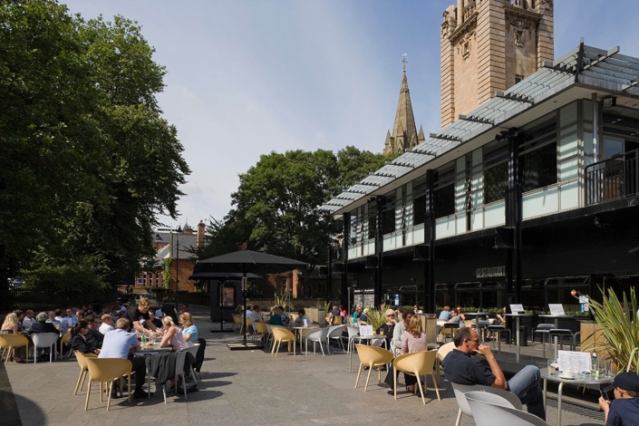 Outdoor-dining-at-Nottingham-Playhouse-Marsh-Grochowski-Architects