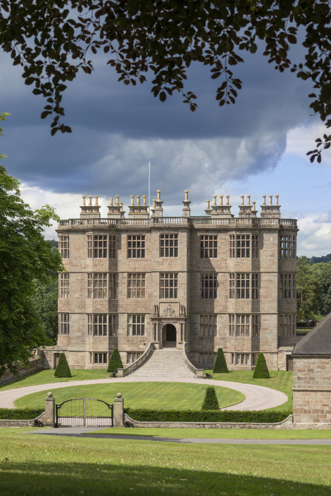 Wootton Lodge-1 stone 16th century stately home seen from front